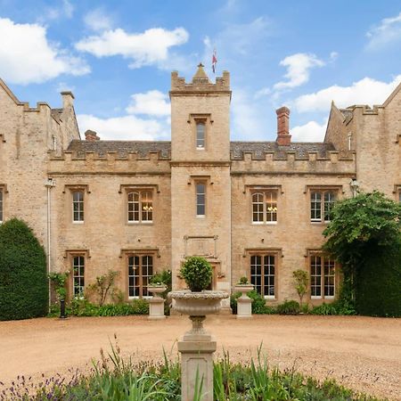 Weston Manor Hotel Bagian luar foto