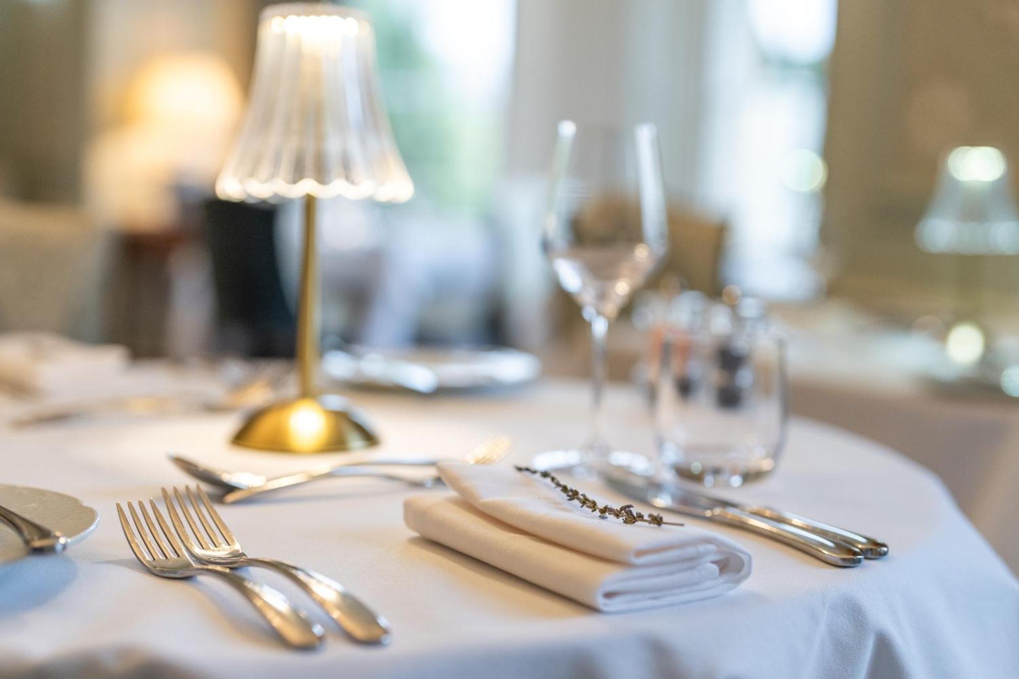 Weston Manor Hotel Bagian luar foto