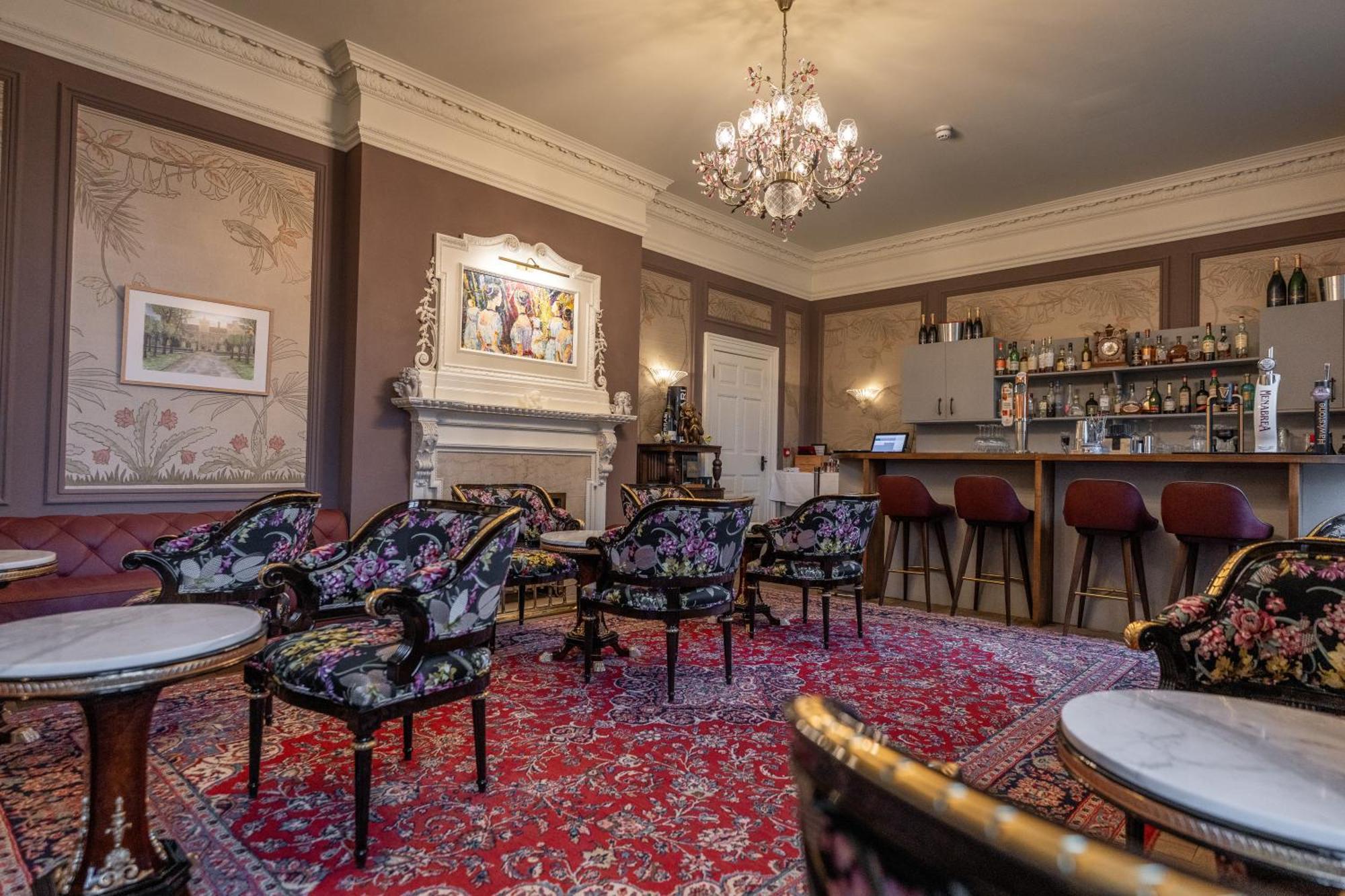 Weston Manor Hotel Bagian luar foto