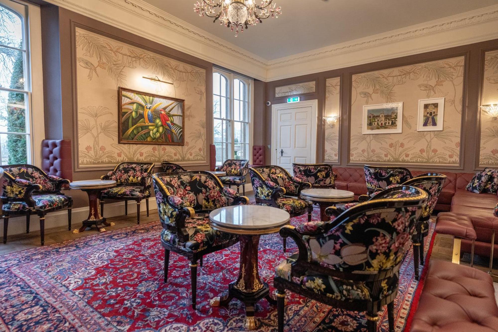 Weston Manor Hotel Bagian luar foto
