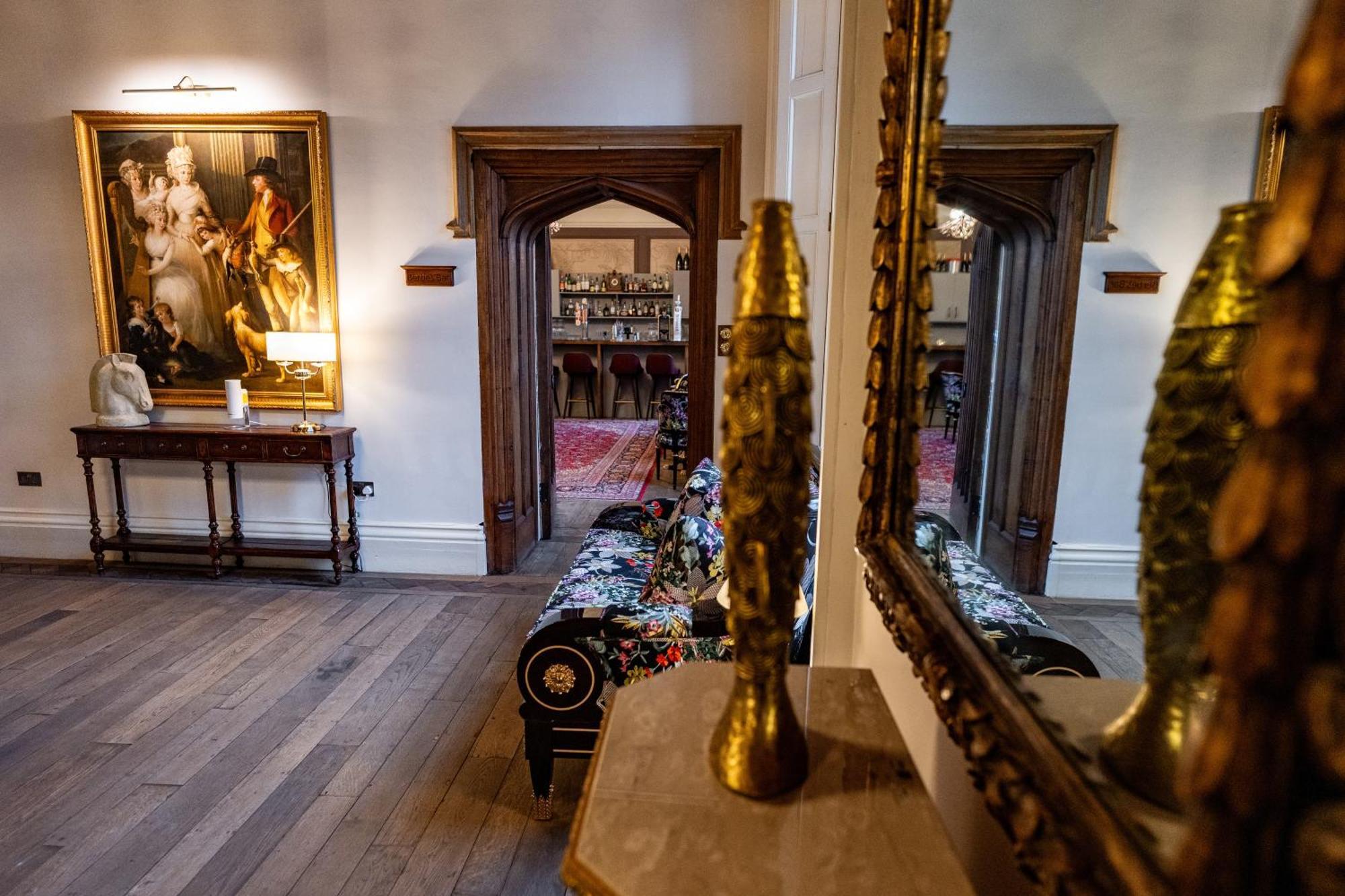 Weston Manor Hotel Bagian luar foto