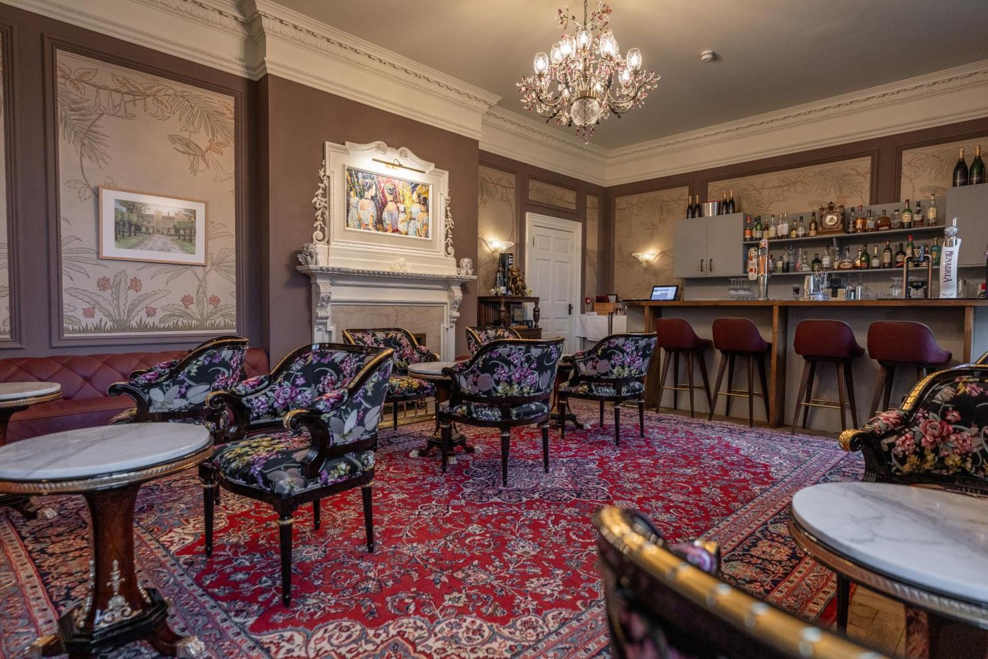 Weston Manor Hotel Bagian luar foto