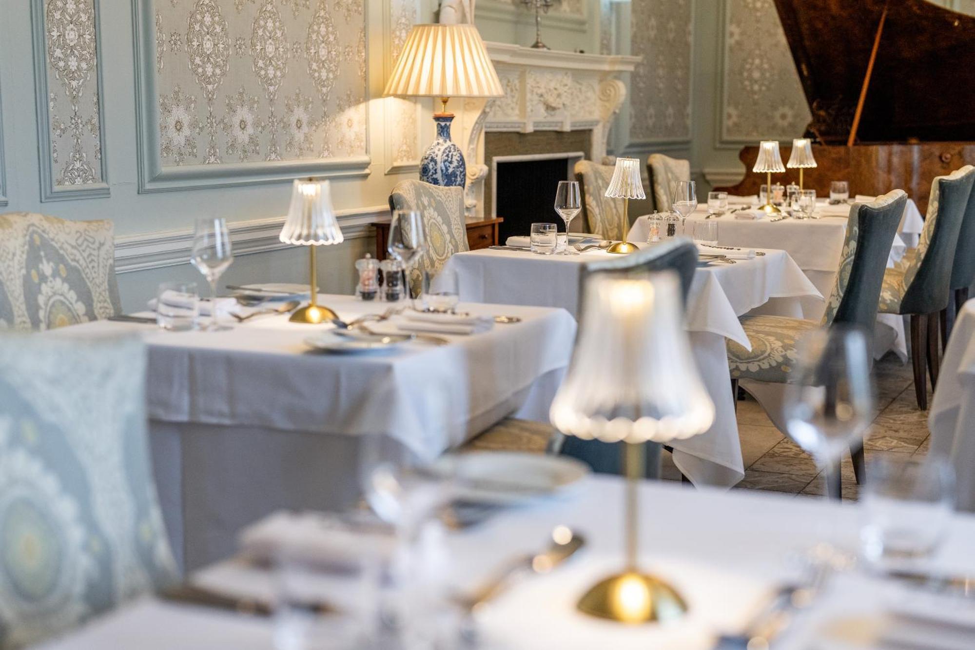Weston Manor Hotel Bagian luar foto