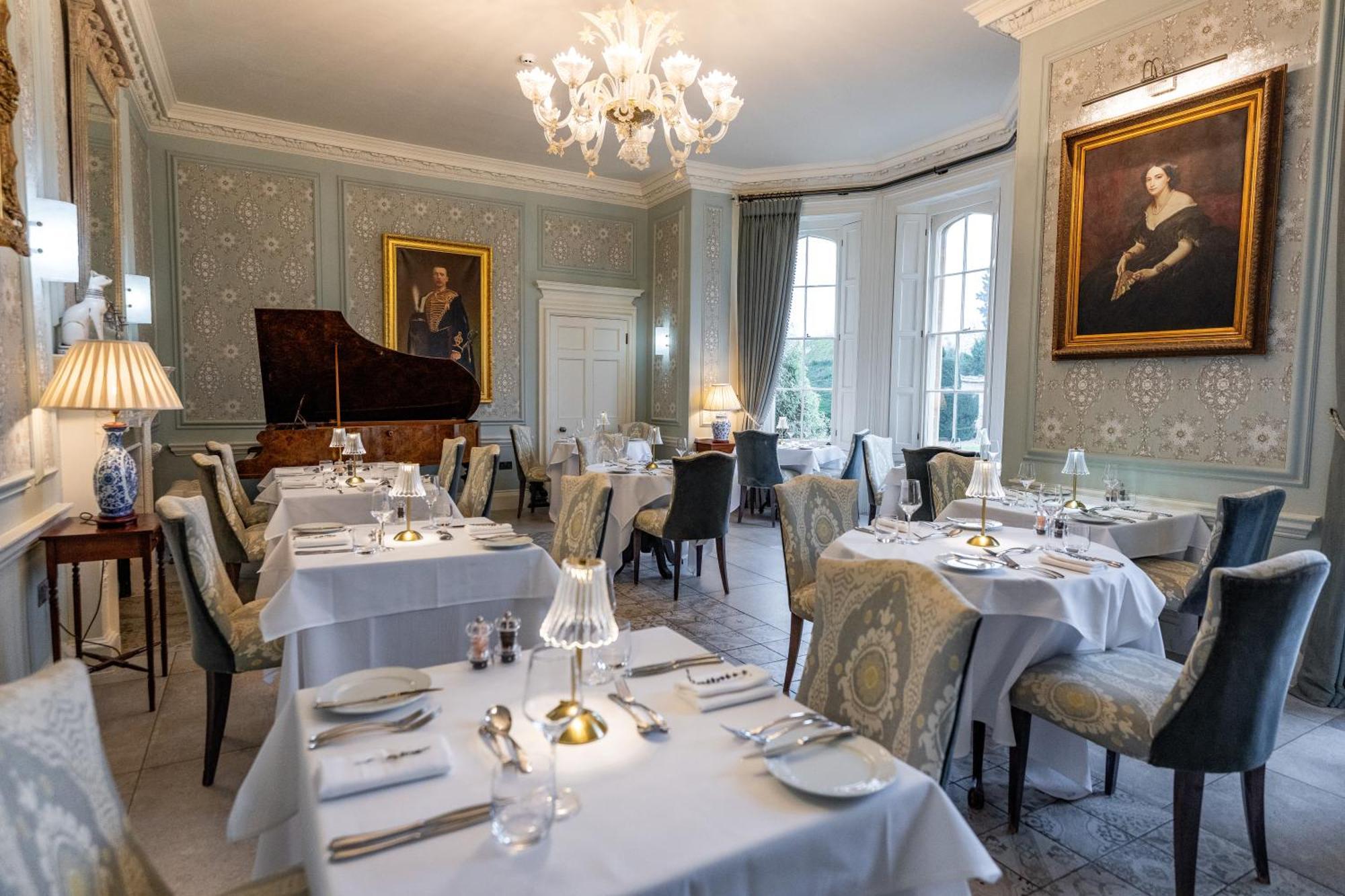 Weston Manor Hotel Bagian luar foto