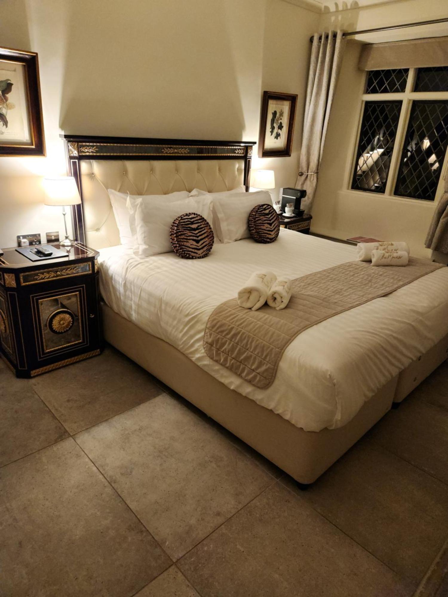 Weston Manor Hotel Bagian luar foto