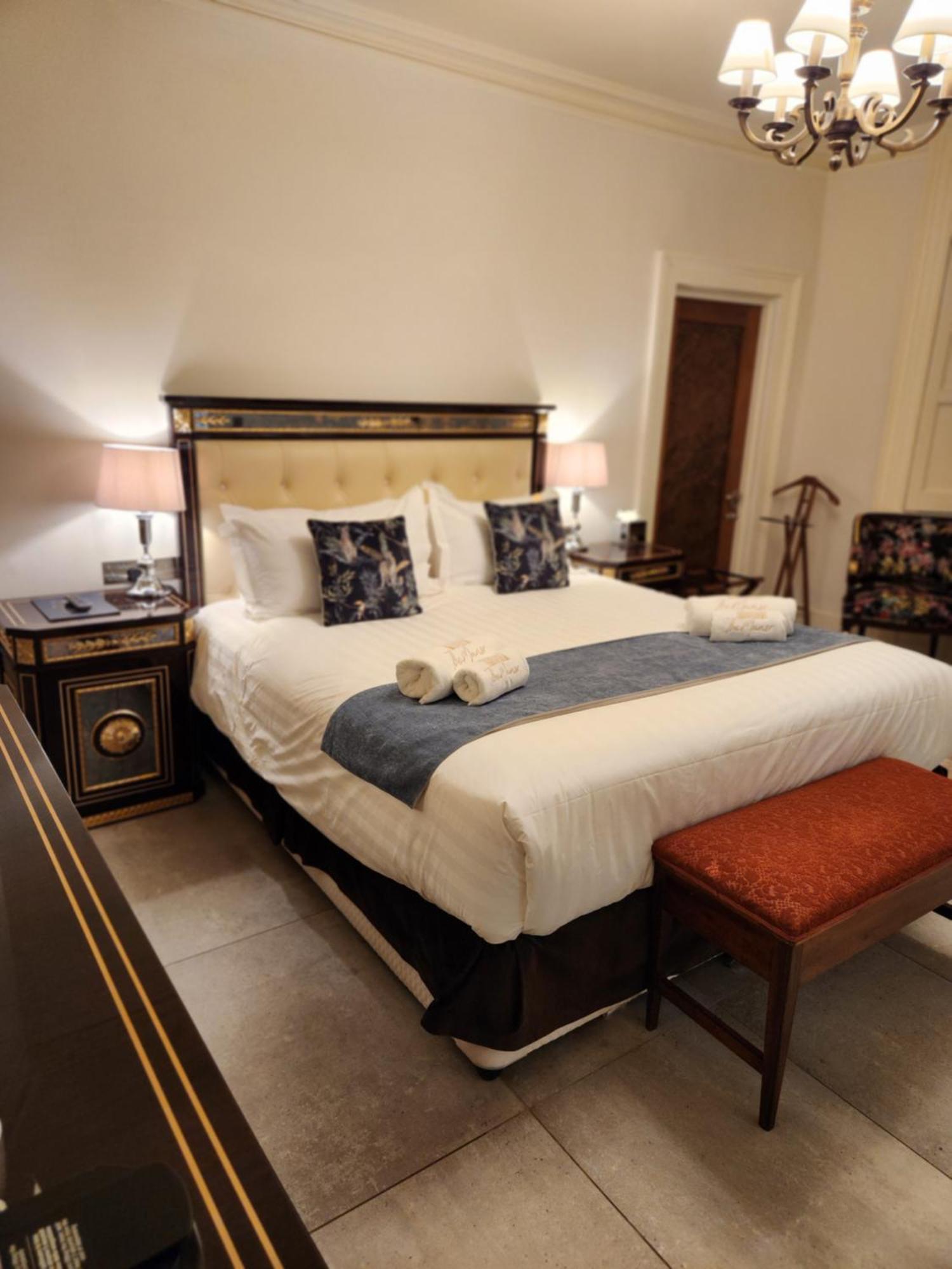 Weston Manor Hotel Bagian luar foto