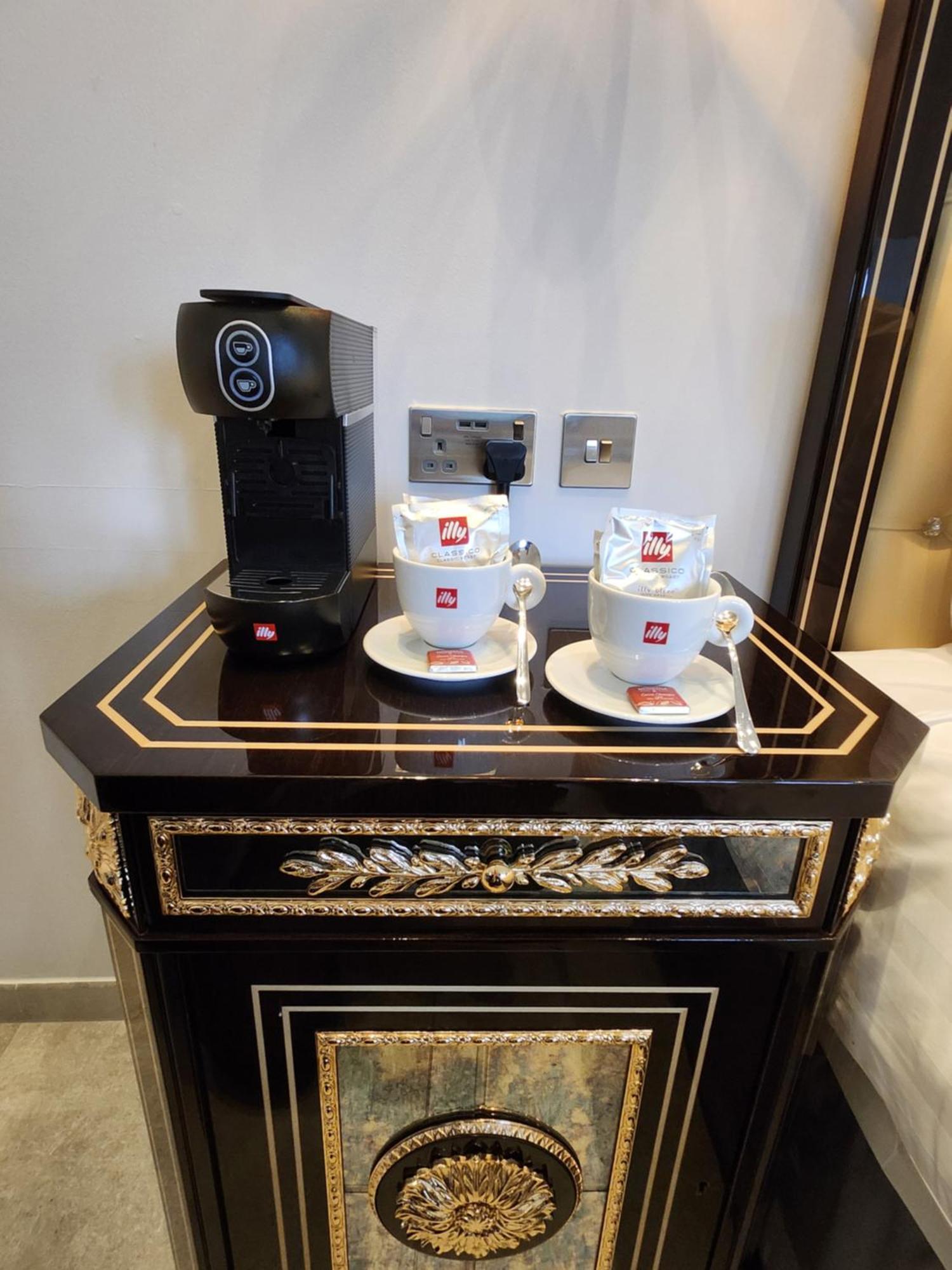 Weston Manor Hotel Bagian luar foto