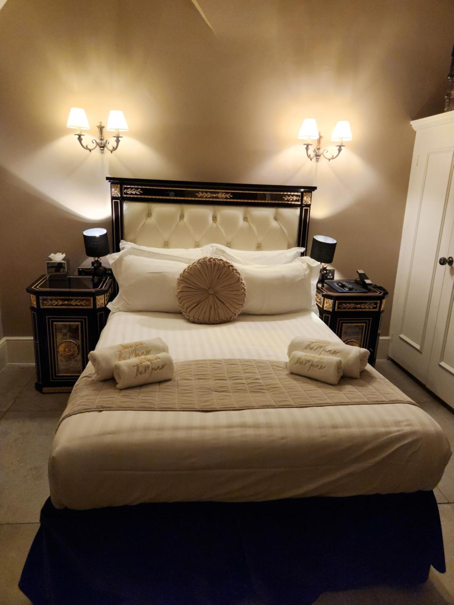 Weston Manor Hotel Bagian luar foto
