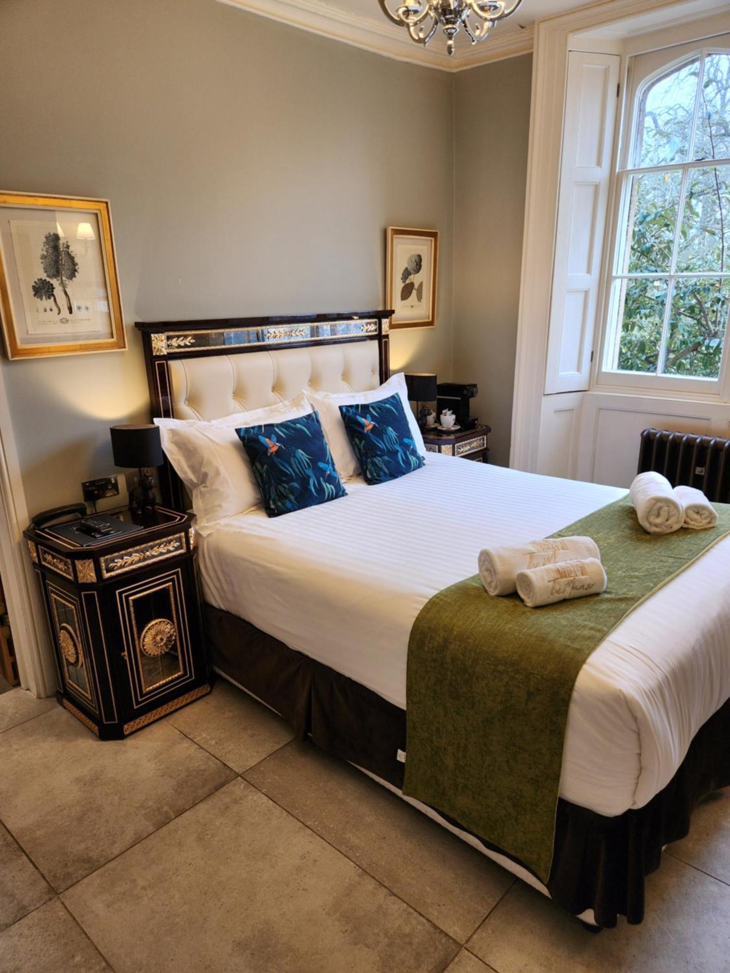 Weston Manor Hotel Bagian luar foto