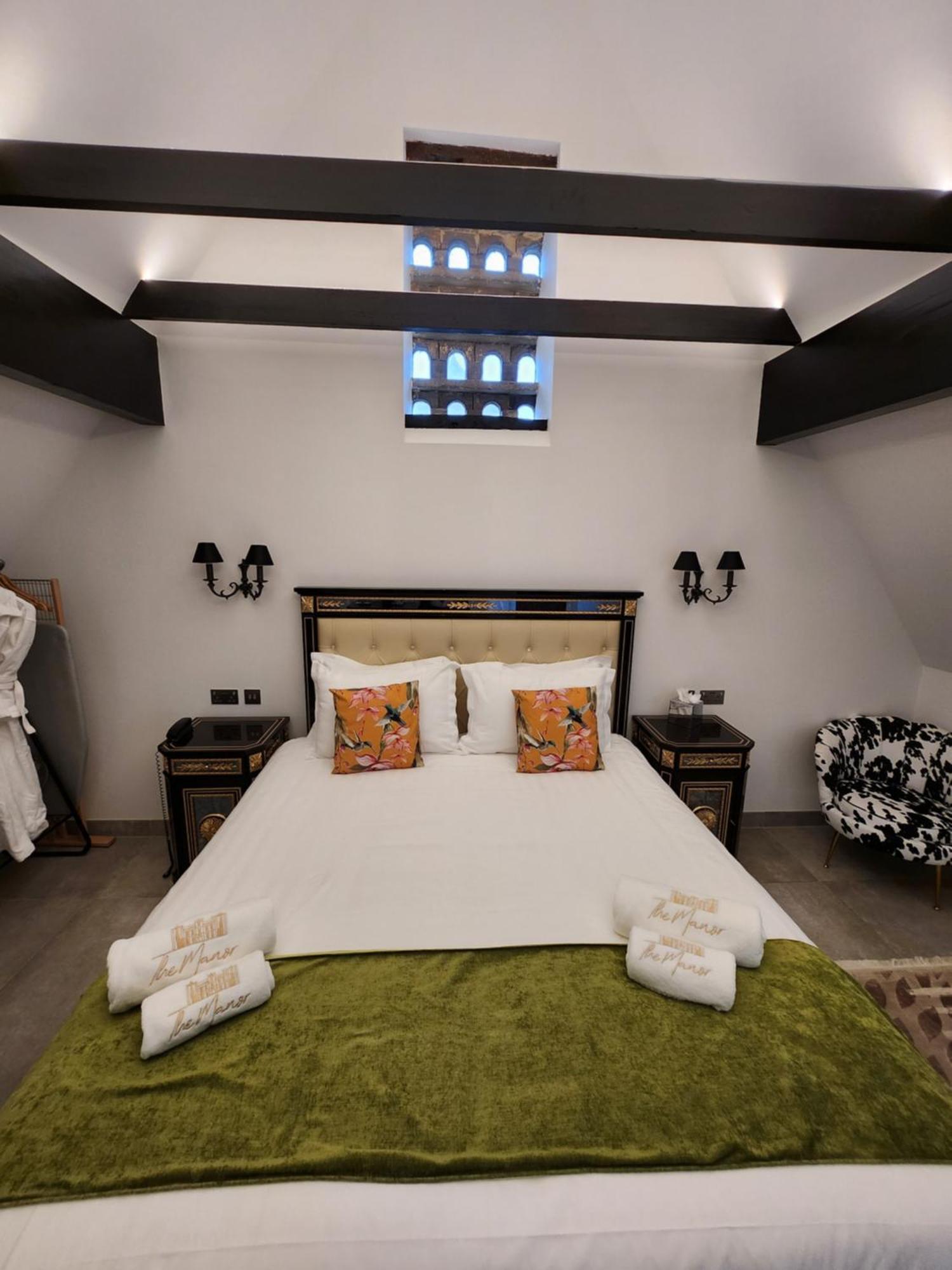 Weston Manor Hotel Bagian luar foto